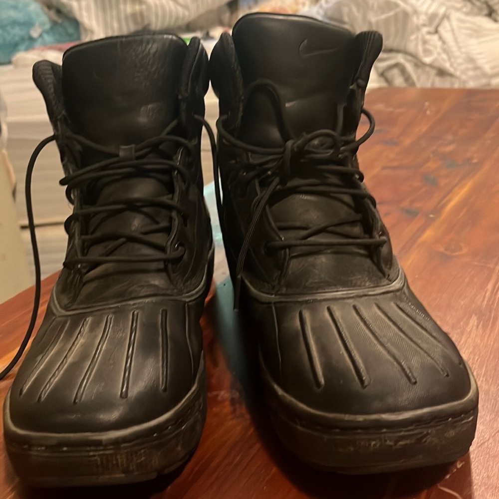 Nike snow boots
